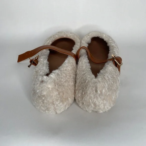 BUFFY MILK/CAMEL GIRL’S SHOES new (no box, no tags)